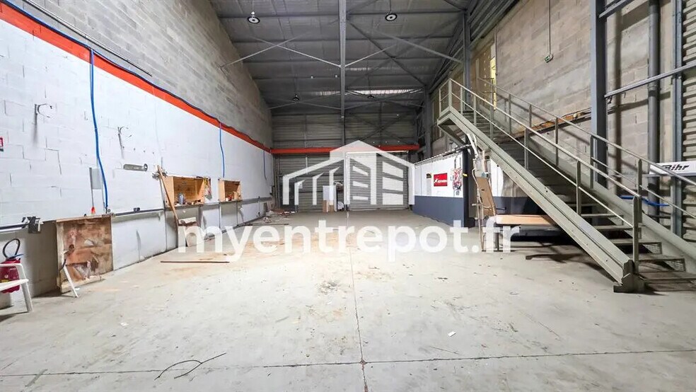 Local d’activités dans Gémenos à louer - Photo de l’immeuble – Image 3 sur 8