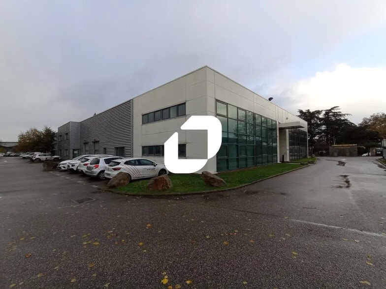 Local d’activités dans Décines-Charpieu à louer - Photo de l’immeuble – Image 1 sur 98