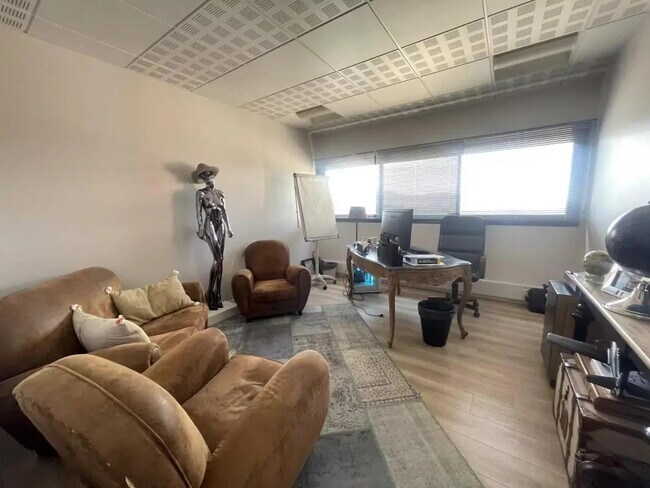 Plus de détails pour Bureau à vendre