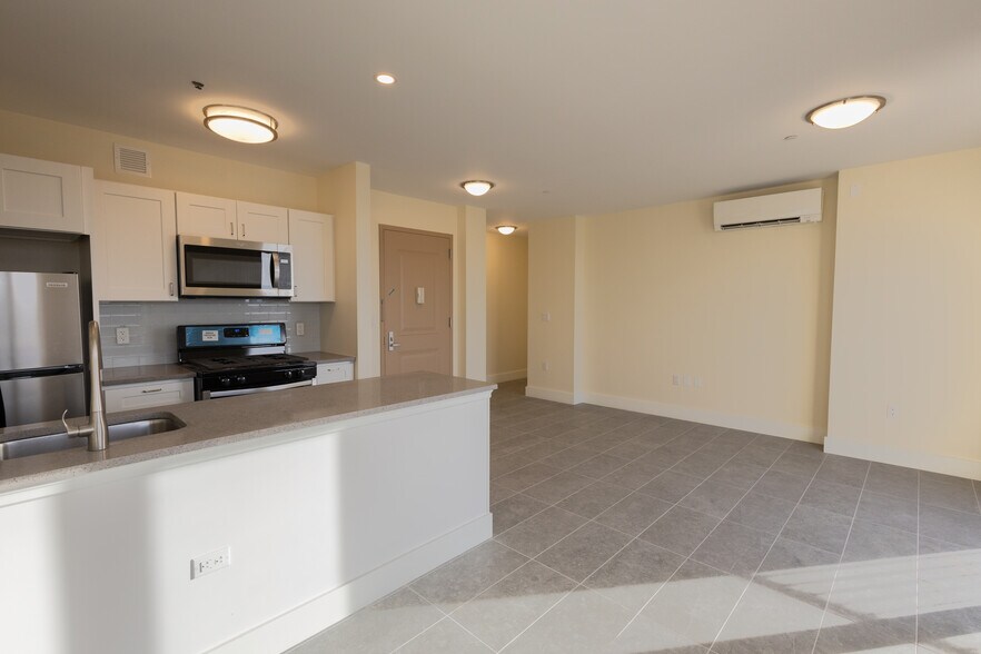 1815 Linden St, Ridgewood, NY à vendre - Photo de l’immeuble – Image 3 sur 19