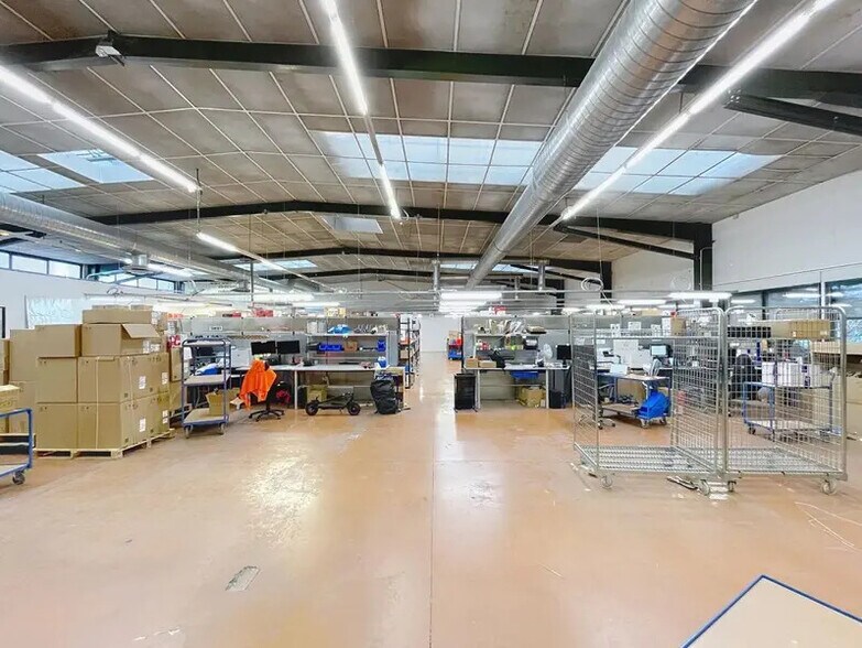 15 Rue Jean-Elysée Dupuy, Champagne-au-Mont-d'Or à louer - Photo de l’immeuble – Image 3 sur 22