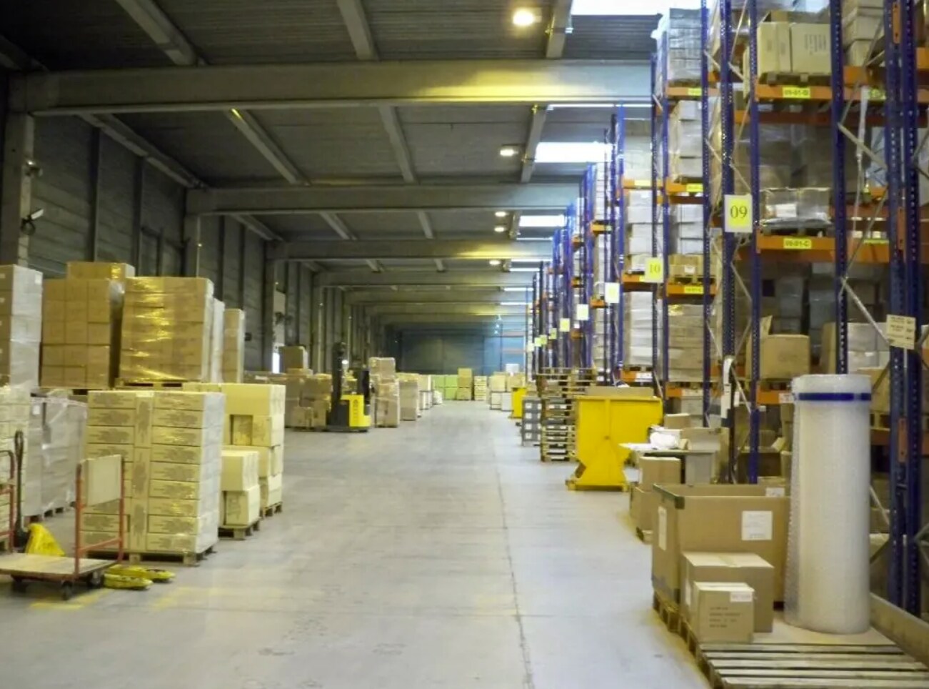 Industriel/Logistique dans Éragny à louer Photo intérieure– Image 1 sur 1