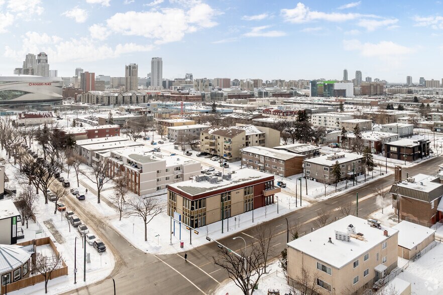 10303 107th Ave NW, Edmonton, AB à louer - Aérien – Image 3 sur 18