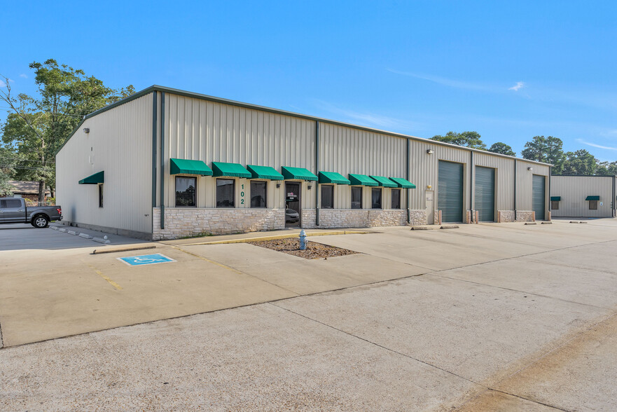 2418 N Frazier, Conroe, TX à louer - Photo de l’immeuble – Image 3 sur 30