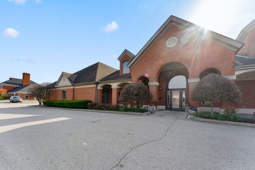 935 Trailwood Dr, Youngstown, OH à vendre - Photo de l’immeuble – Image 2 sur 12