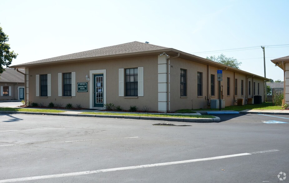 8911 Regents Park Dr, Tampa, FL à louer - Photo de l’immeuble – Image 3 sur 4