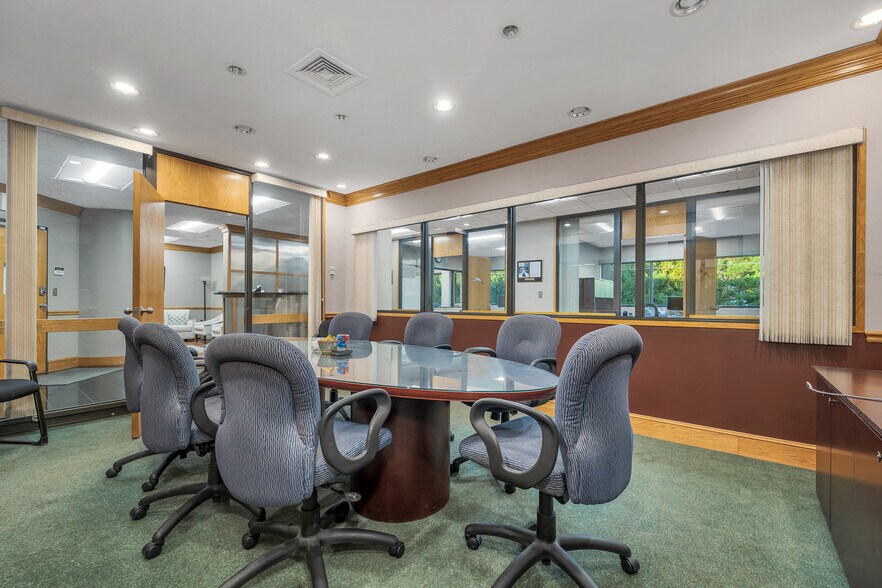 231 Sutton St, North Andover, MA à vendre - Photo principale – Image 1 sur 13