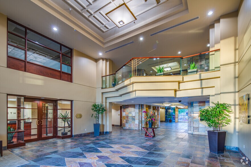 6720 N Scottsdale Rd, Scottsdale, AZ à louer - Hall d’entrée – Image 2 sur 8