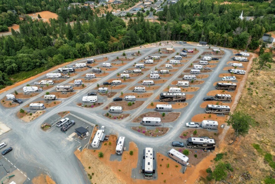 25401 Redwood Hwy, Cave Junction, OR à vendre - Photo de l’immeuble – Image 2 sur 3