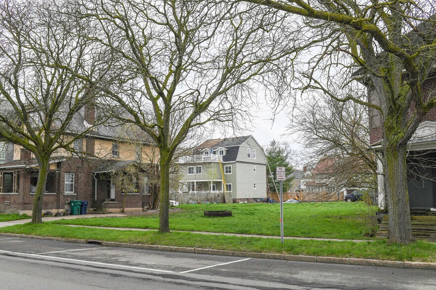 609 Rainbow Blvd, Niagara Falls, NY à vendre - Photo de l’immeuble – Image 2 sur 5