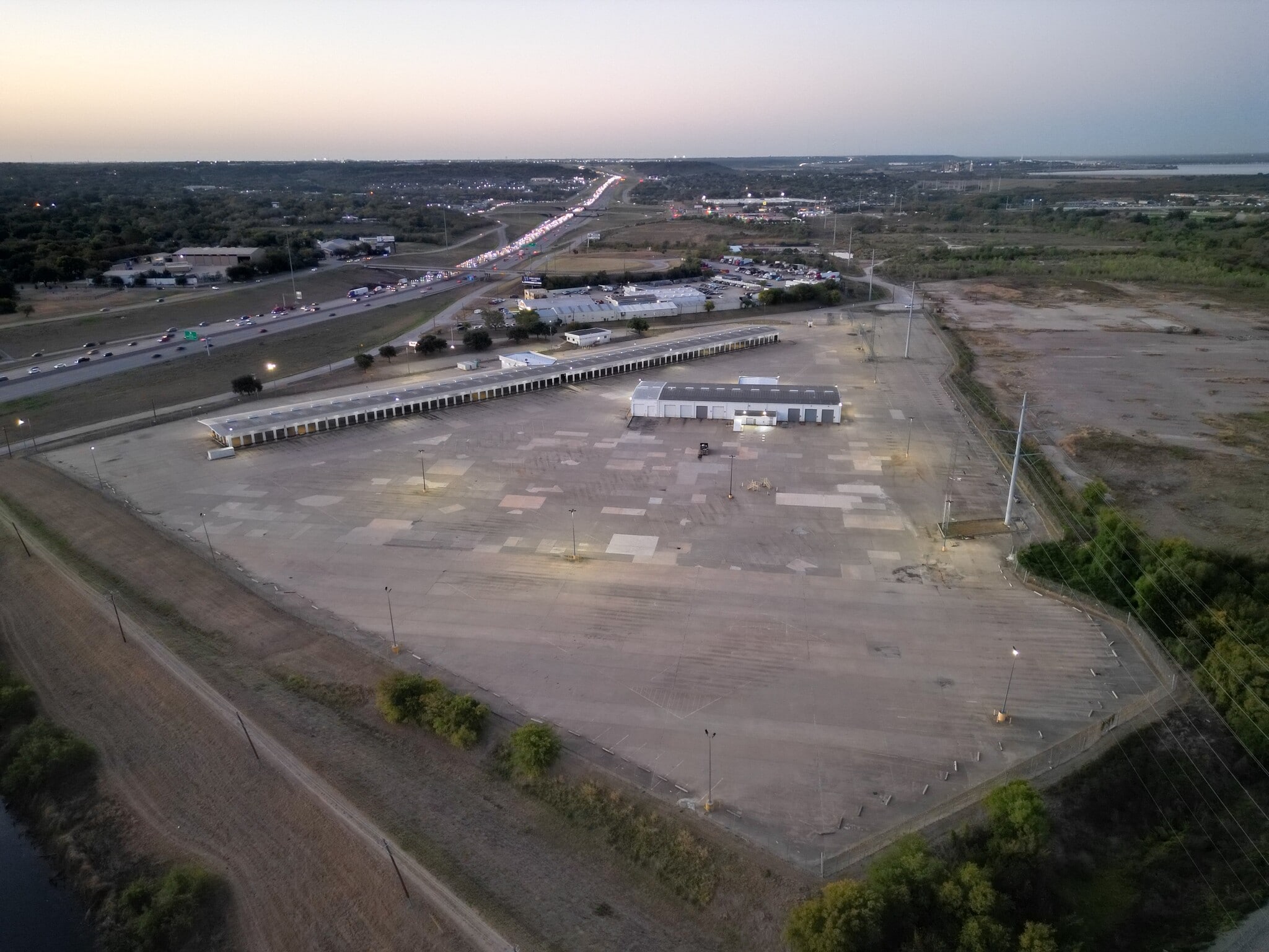 1501 N Walton Walker Blvd, Dallas, TX à louer Aérien– Image 1 sur 5