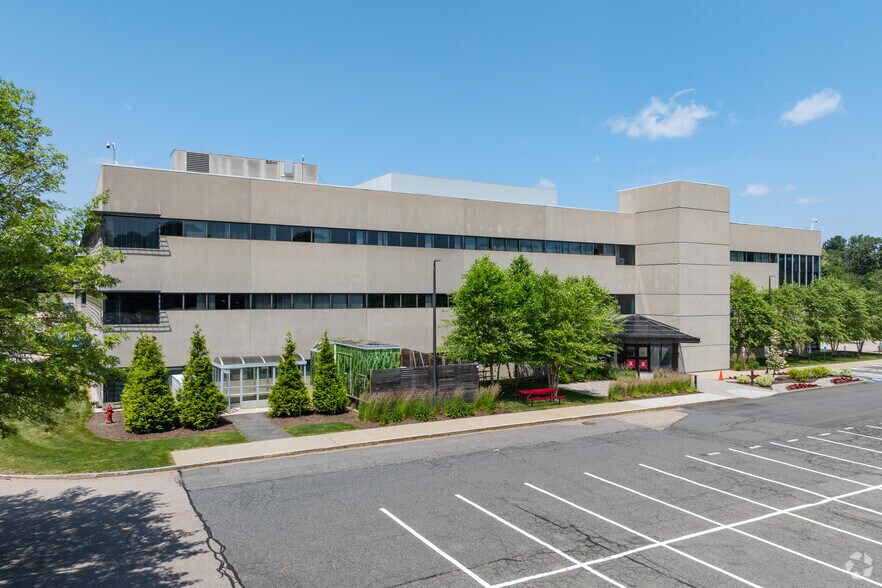 500 Old Connecticut Path, Framingham, MA à vendre - Photo de l’immeuble – Image 2 sur 6