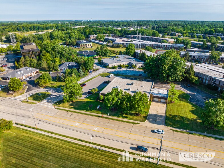 16500 W Sprague Rd, Middleburg Heights, OH à vendre - Photo de l’immeuble – Image 2 sur 28