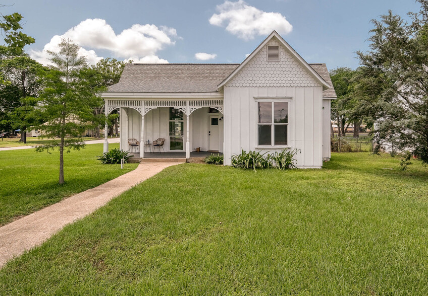 945 10th St, Hempstead, TX à louer - Photo de l’immeuble – Image 2 sur 32