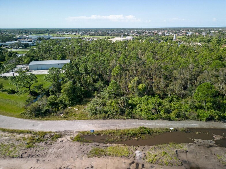 10271 Pheasant Blvd, Punta Gorda, FL à vendre - Photo de l’immeuble – Image 3 sur 6