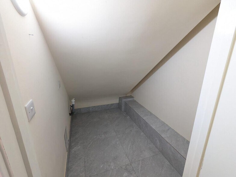 122-122A Finchley Rd, Londres à louer - Photo de l’immeuble – Image 3 sur 24