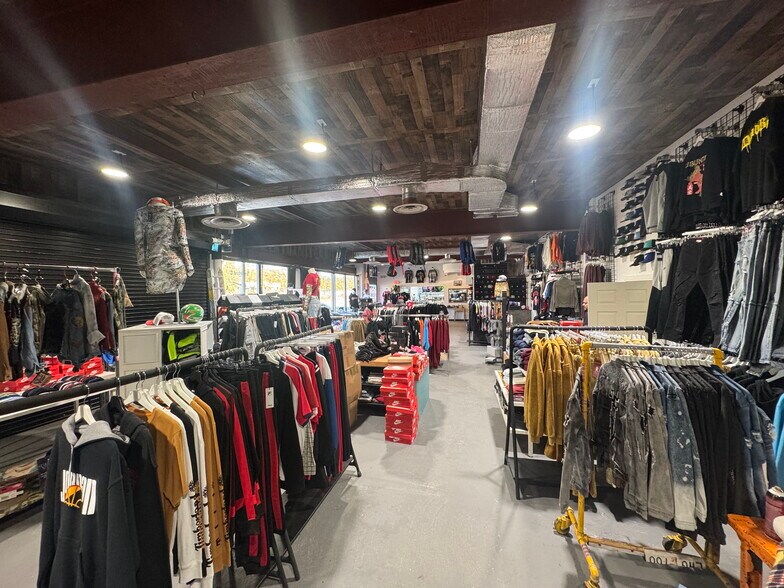 1518-1520 Sunrise Hwy, Bay Shore, NY à vendre - Photo de l’immeuble – Image 3 sur 7