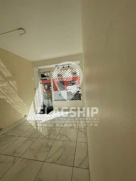 Local commercial dans Paris à louer - Photo intérieure – Image 1 sur 5