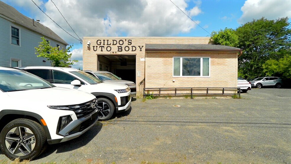 717 East St, Pittsfield, MA à louer - Vidéo sur l’annonce professionnelle – Image 2 sur 26