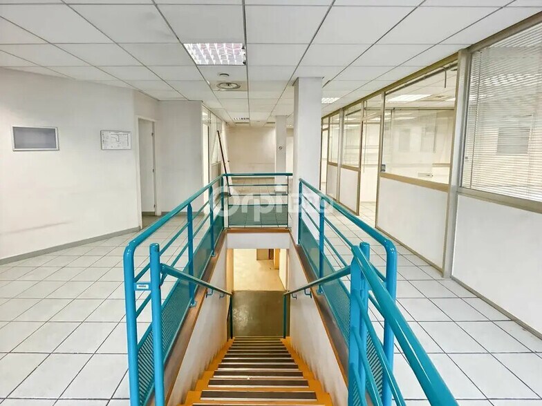 Local commercial dans Aubagne à louer - Photo intérieure – Image 2 sur 5