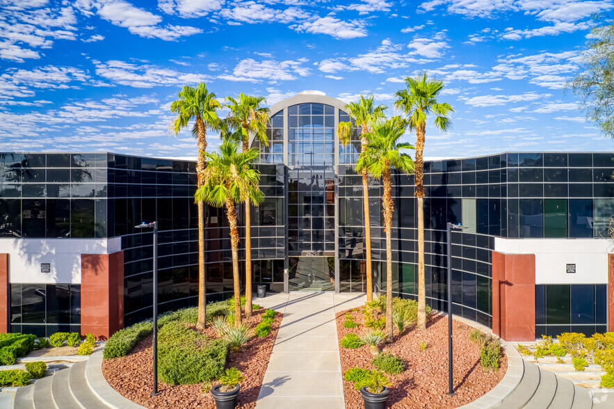 2501 N Green Valley Pky, Henderson, NV à louer - Photo de l’immeuble – Image 3 sur 9