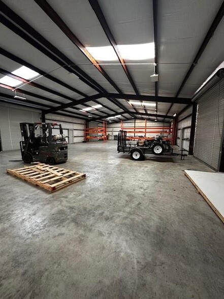 2554 Highway 290 Hwy, Dripping Springs, TX à louer - Photo de l’immeuble – Image 2 sur 17