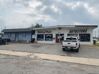 Plus de détails pour 320 S Mulberry St, Pearsall, TX - Local commercial à vendre