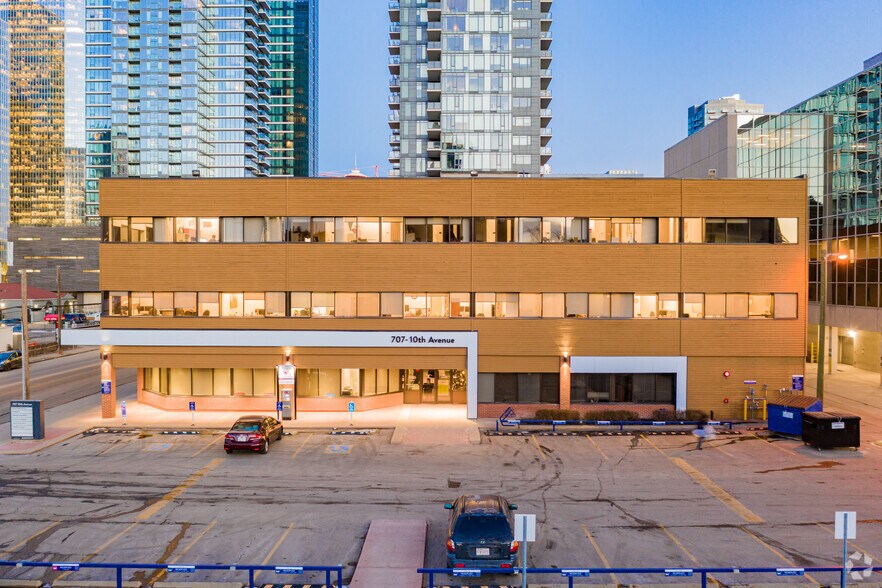 707 10th Ave SW, Calgary, AB à louer - Photo de l’immeuble – Image 3 sur 4