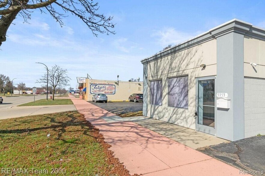 5153 S Beech Daly St, Dearborn Heights, MI à louer - Photo de l’immeuble – Image 2 sur 25