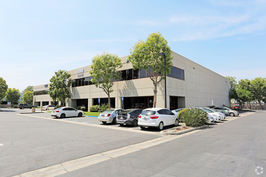 1521 E Orangethorpe Ave, Fullerton, CA à louer - Photo de l’immeuble – Image 3 sur 5