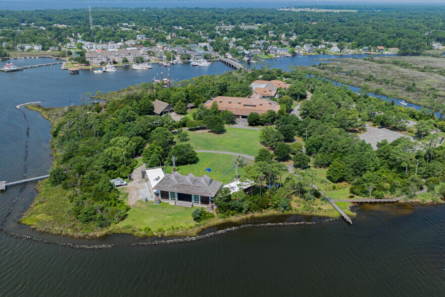 207 Queen Elizabeth Ave, Manteo, NC à vendre - Photo de l’immeuble – Image 3 sur 33