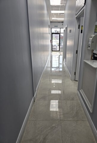 Plus de détails pour 1901 Harwood Av N, Ajax, ON - Local commercial à vendre