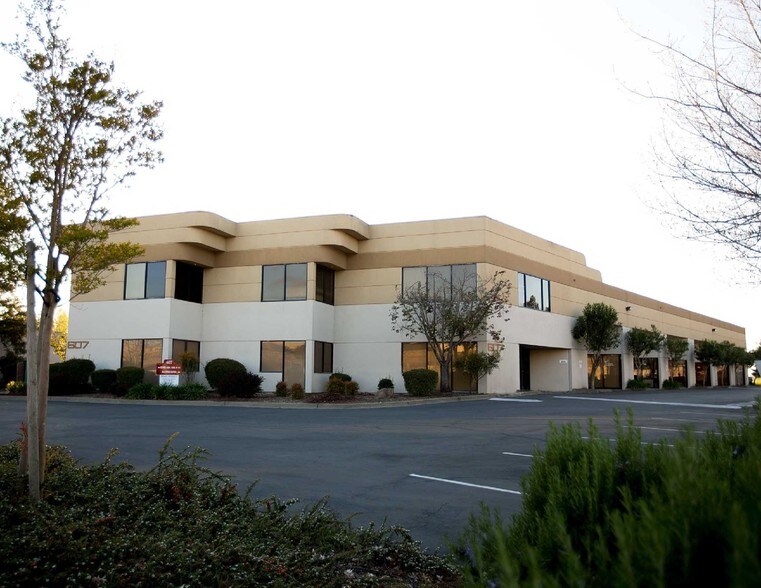 607 Martin Ave, Rohnert Park, CA à louer - Photo de l’immeuble – Image 2 sur 2