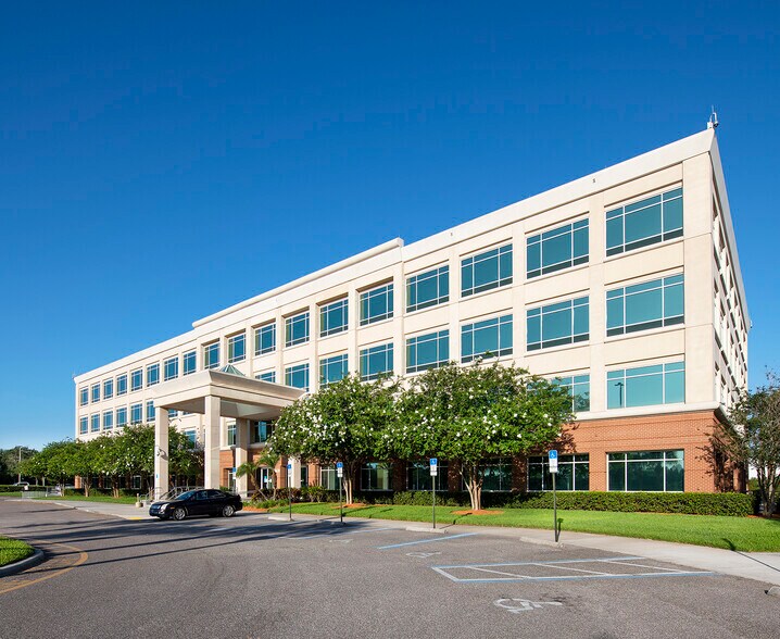 3620 Queen Palm Dr, Tampa, FL à louer - Photo de l’immeuble – Image 2 sur 24