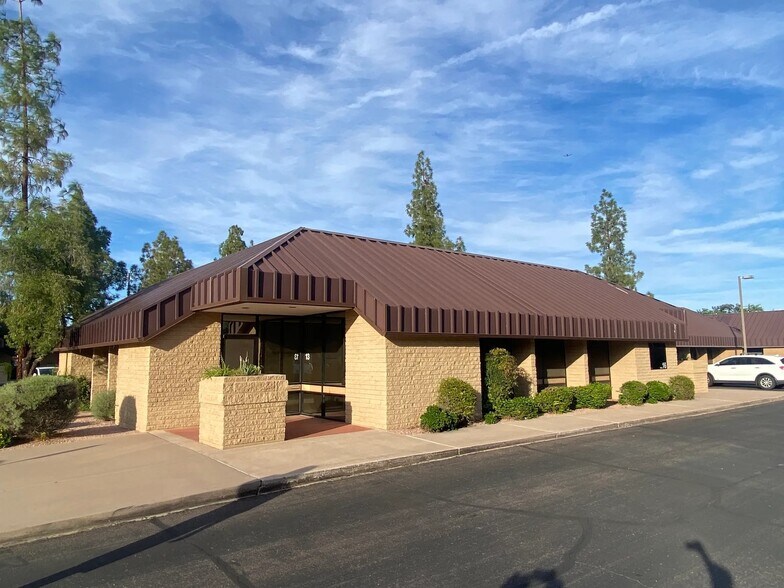 2855 E Brown Rd, Mesa, AZ à louer - Photo de l’immeuble – Image 1 sur 11