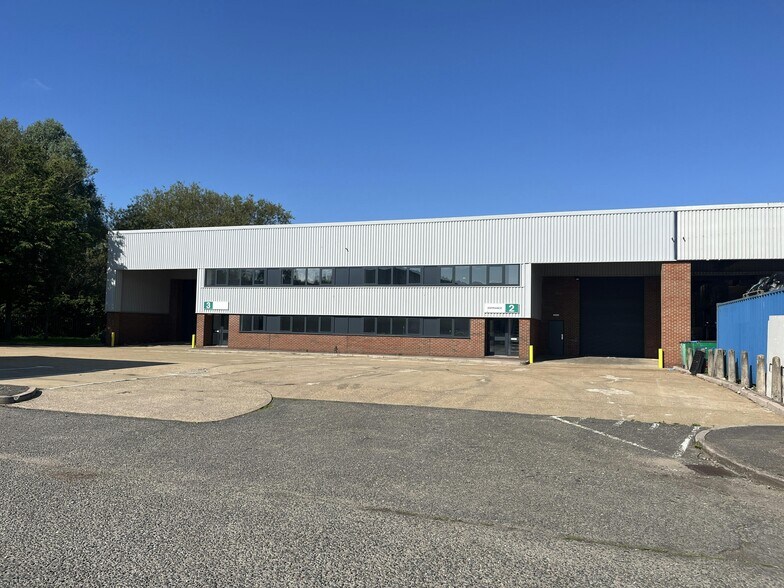 Farmbrough Clos, Aylesbury à louer - Photo de l’immeuble – Image 3 sur 54