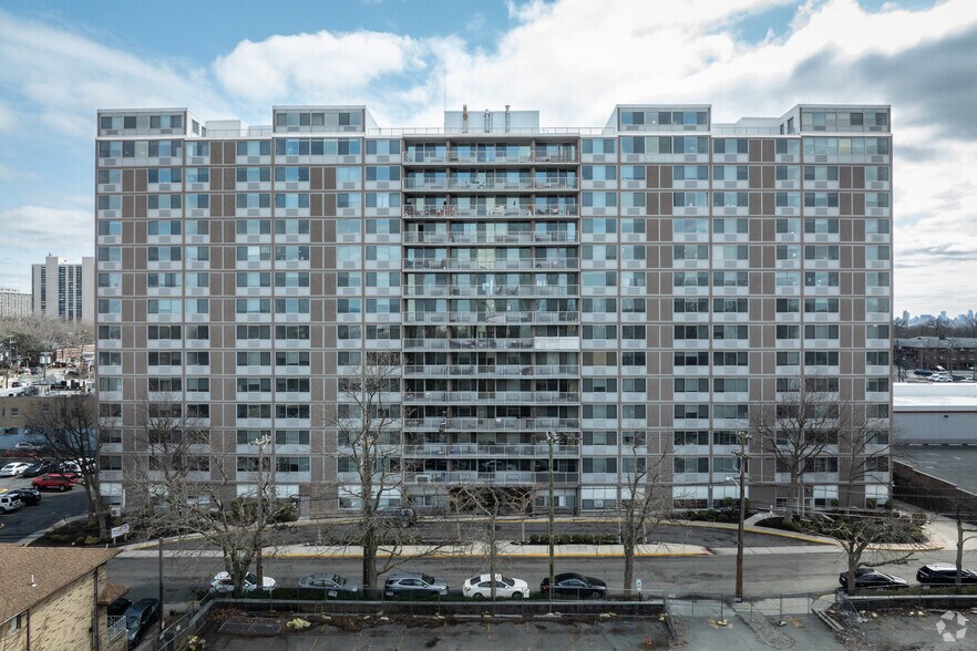 1350 15th St, Fort Lee, NJ à louer - Photo de l’immeuble – Image 2 sur 6