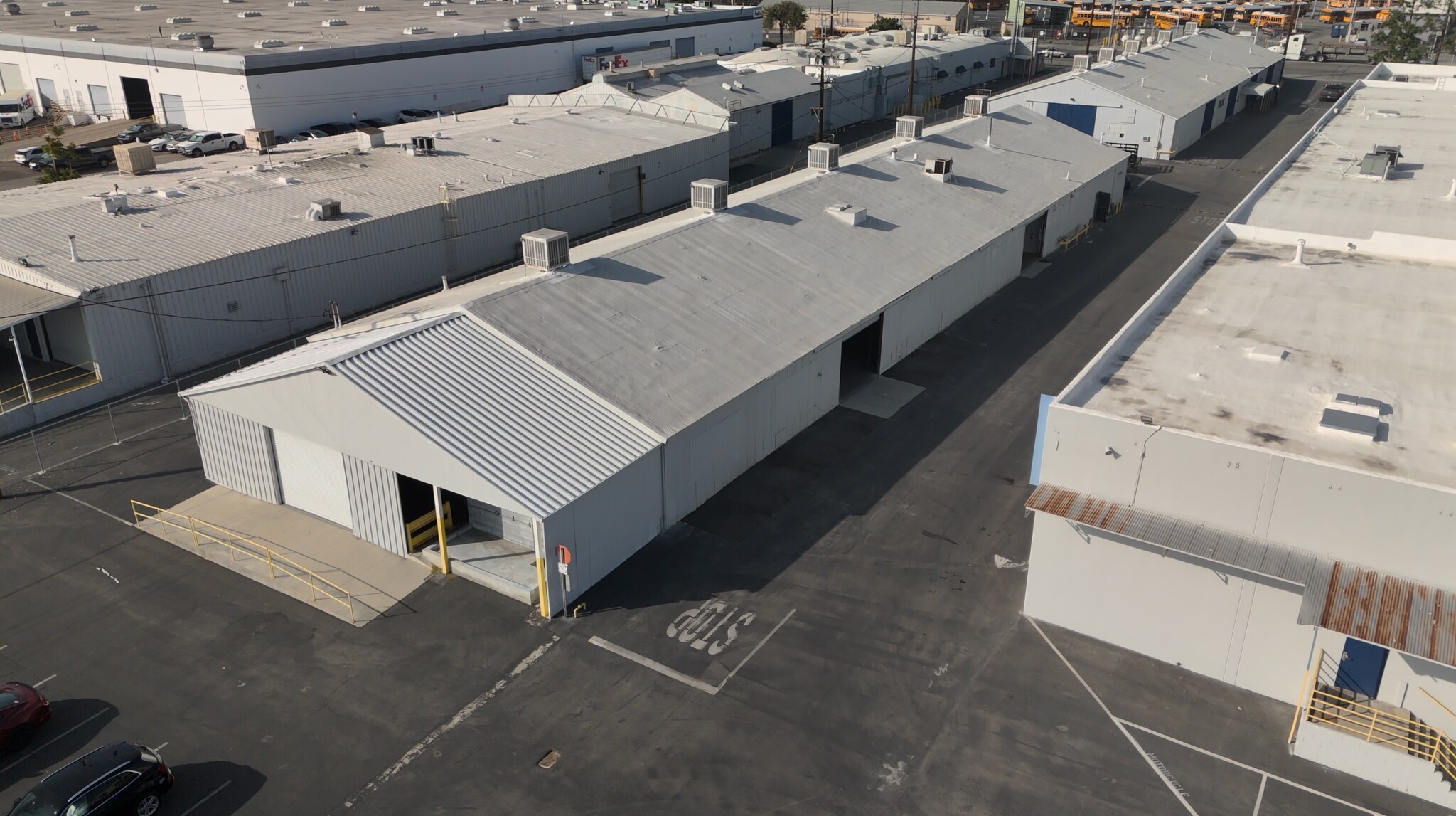 11240 Sherman Way, Sun Valley, CA à louer Aérien– Image 1 sur 10