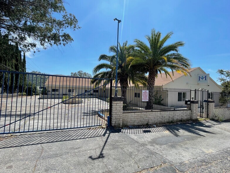 7216 Valmont St, Tujunga, CA à vendre - Photo de l’immeuble – Image 3 sur 66
