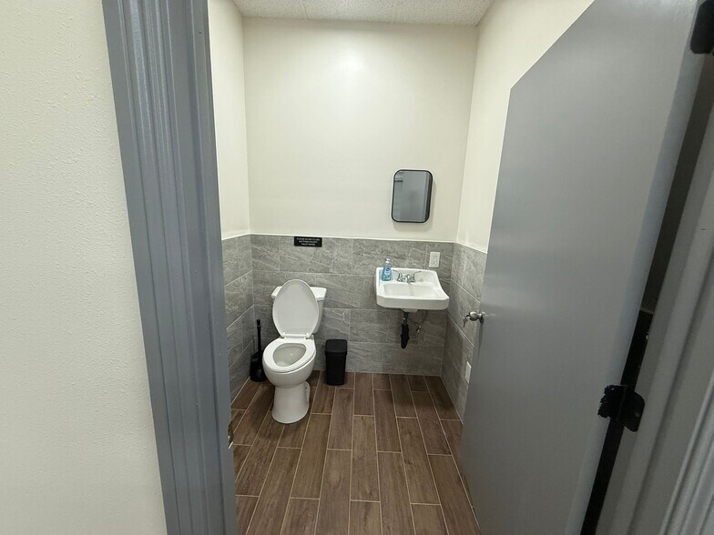 1619-1623 S Minnie St, Santa Ana, CA à louer - Photo de l’immeuble – Image 2 sur 11