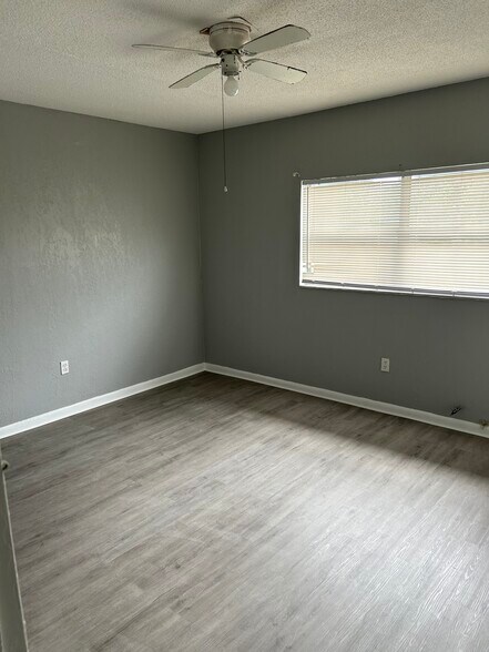 8923 N 40th St, Tampa, FL à vendre - Photo de l’immeuble – Image 3 sur 12