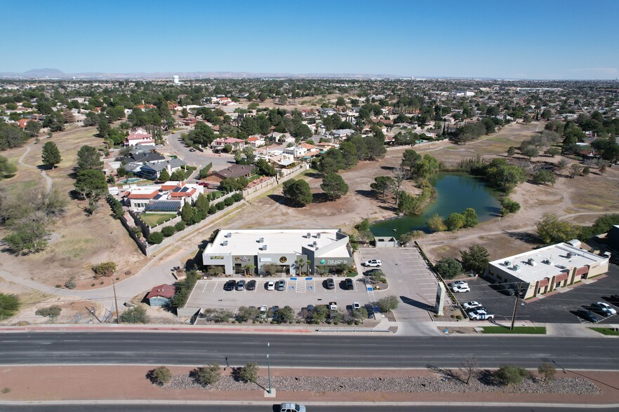 1626 N Lee Trevino Dr, El Paso, TX à louer - Photo de l’immeuble – Image 3 sur 14