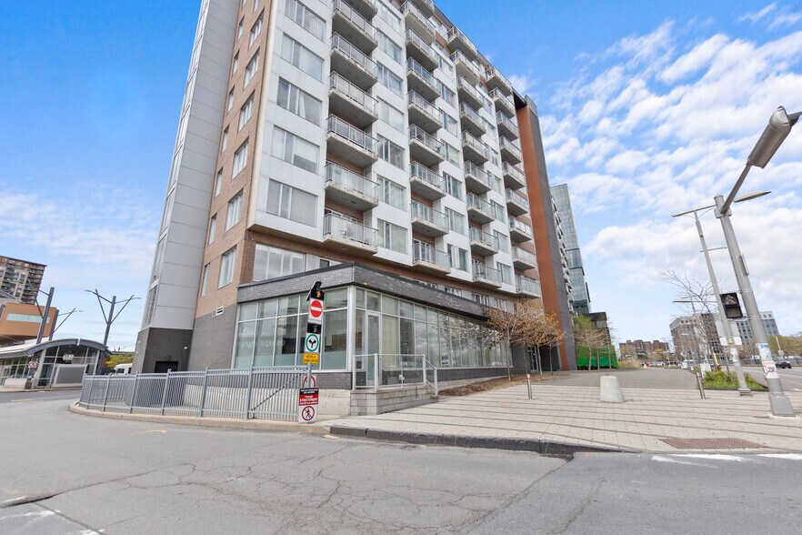 1155 Rue Saint-Charles O, Longueuil, QC à louer - Photo de l’immeuble – Image 3 sur 3