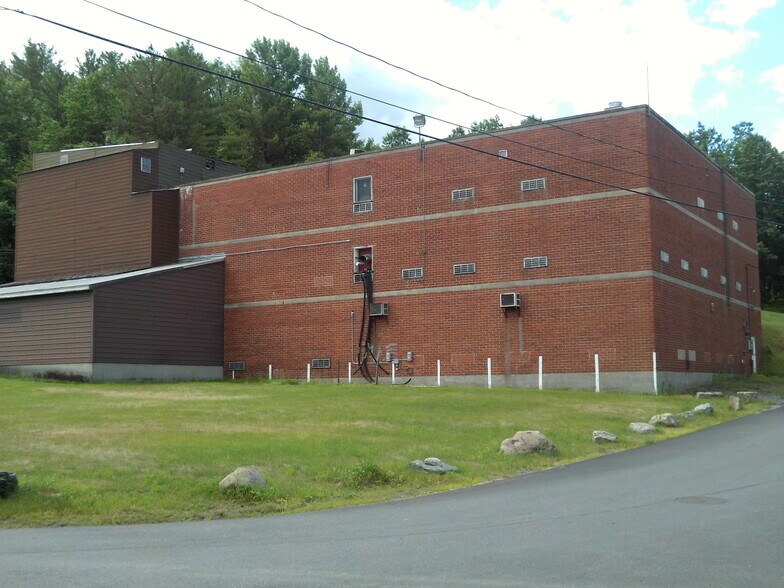 76 Pearl St, Springfield, VT à louer - Photo de l’immeuble – Image 2 sur 2