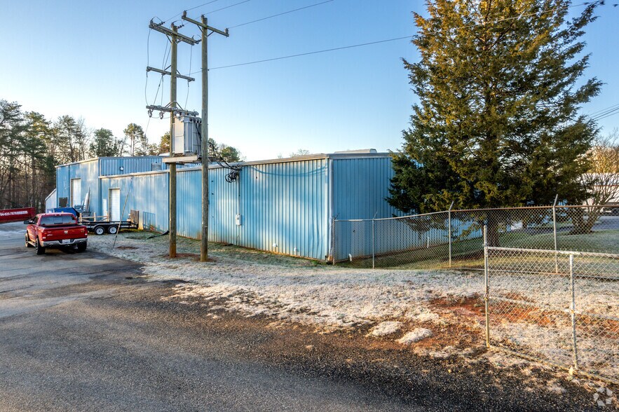 400 Oakland Dr, Lowell, NC à vendre - Photo de l’immeuble – Image 3 sur 74