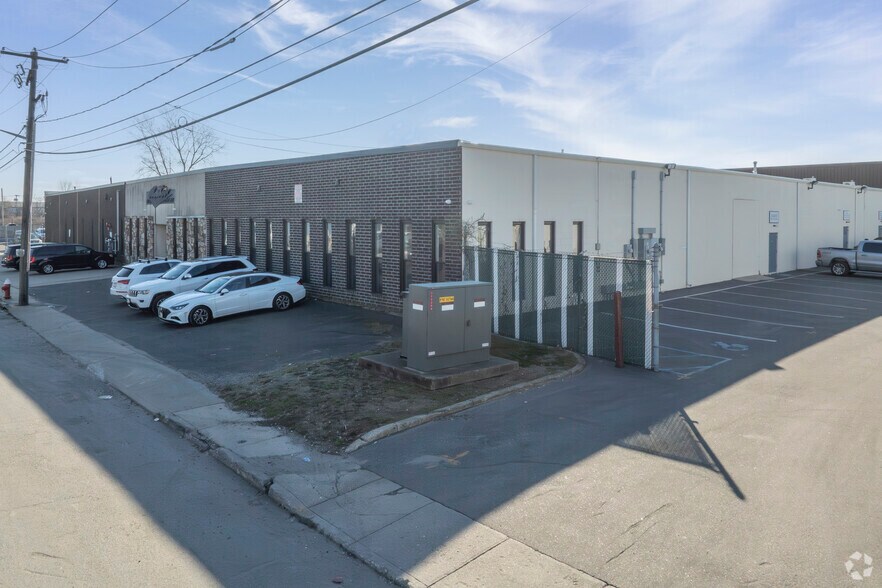 485 Brown Ct, Oceanside, NY à louer - Photo de l’immeuble – Image 3 sur 11