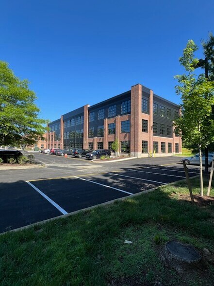 800 Creek View Rd, Newark, DE à louer - Photo de l’immeuble – Image 2 sur 12