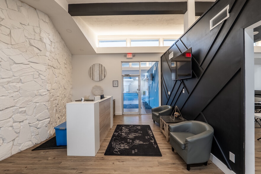 3616 Broadway Ave, Fort Myers, FL à vendre - Photo de l’immeuble – Image 3 sur 24