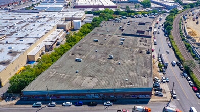 50-35 56th Rd, Maspeth, NY à louer Photo de l’immeuble– Image 1 sur 16