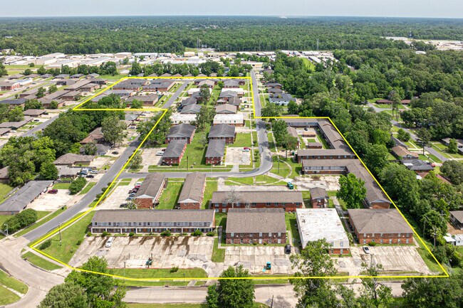 Plus de détails pour 1710 N Marque Anne Dr, Baton Rouge, LA - Logement à vendre